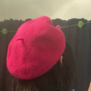 Darling hot pink beret 🌸🎀💗